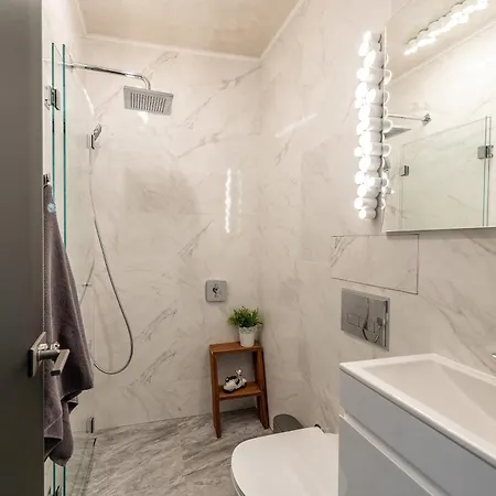 Apartment Location & Style Vespa In The Heart Of *