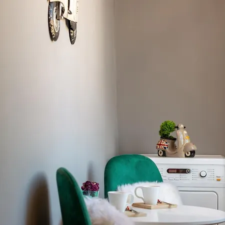 Location & Style Vespa In The Heart Of Apartman