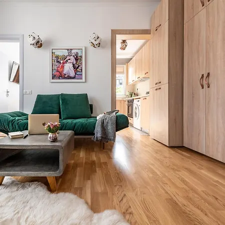 Location & Style Vespa In The Heart Of Apartman