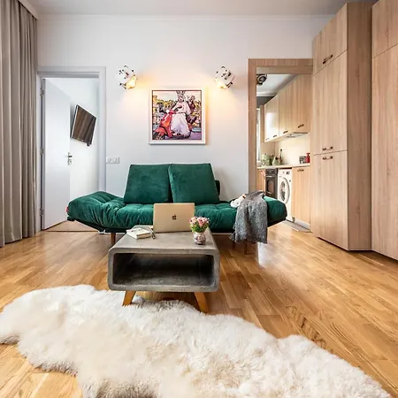 Location & Style Vespa In The Heart Of Apartman *